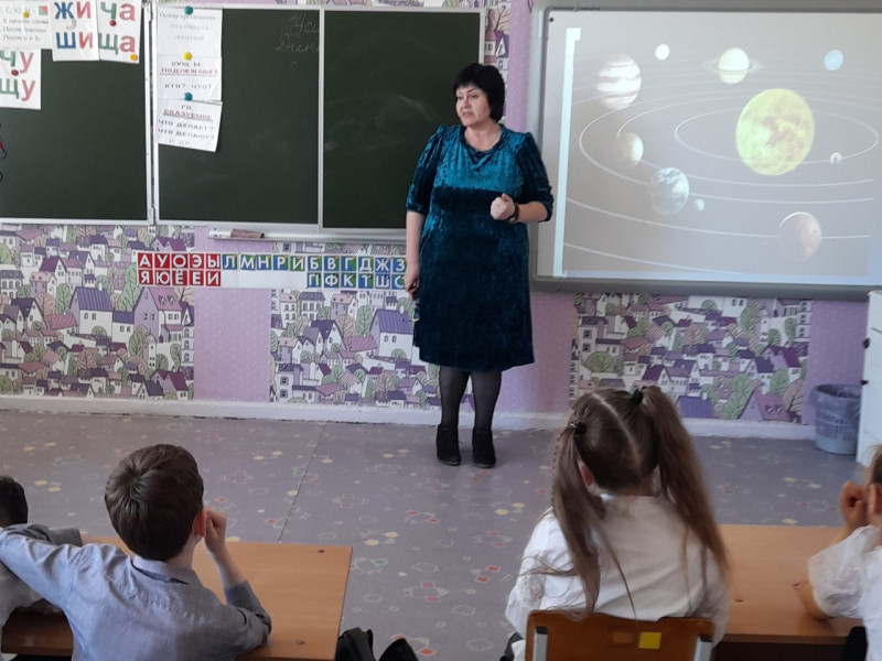 День космонавтики в начальной школе.